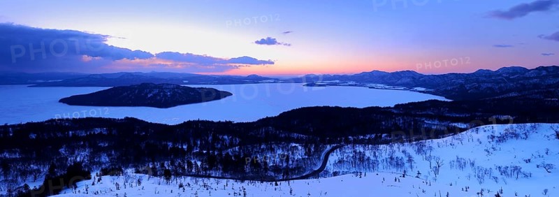 Lake Kussharo at dawn