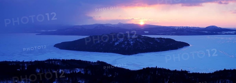 Lake Kussharo at sunrise