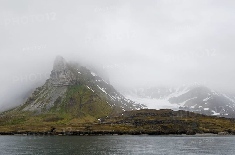 Mist veiling Alkhornet mountain