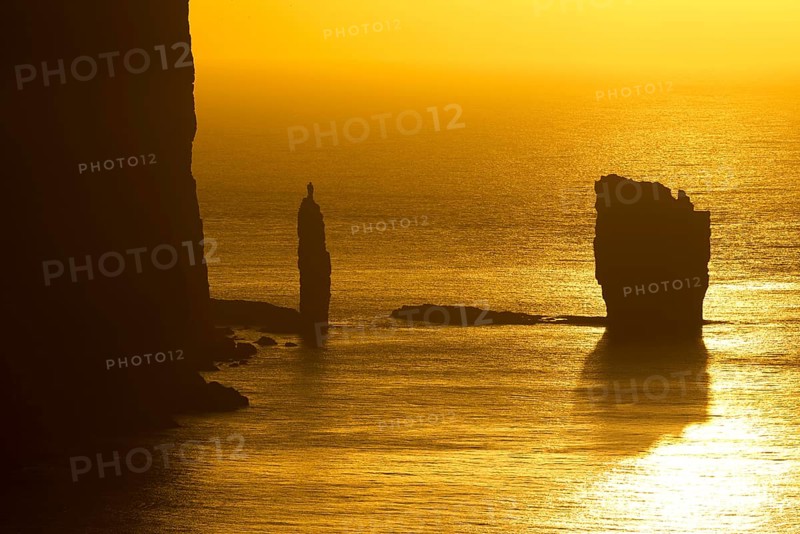 Kellingin and Risin sea stacks