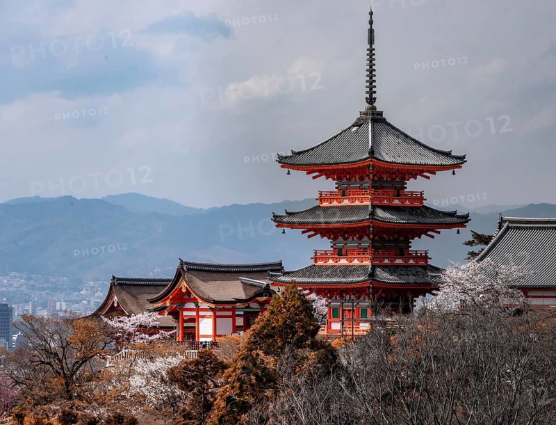 Pagoda and Zuigudo Hall of the Kiyomizu-dera Temple