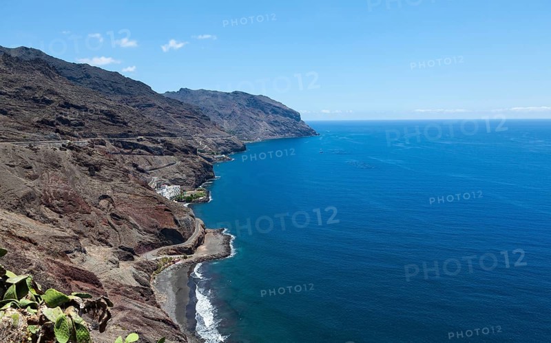 The coast at Playa de las Teresitas