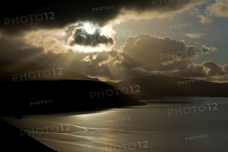 Dramatic light mood