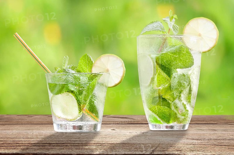 Hugo cocktails with lime and mint