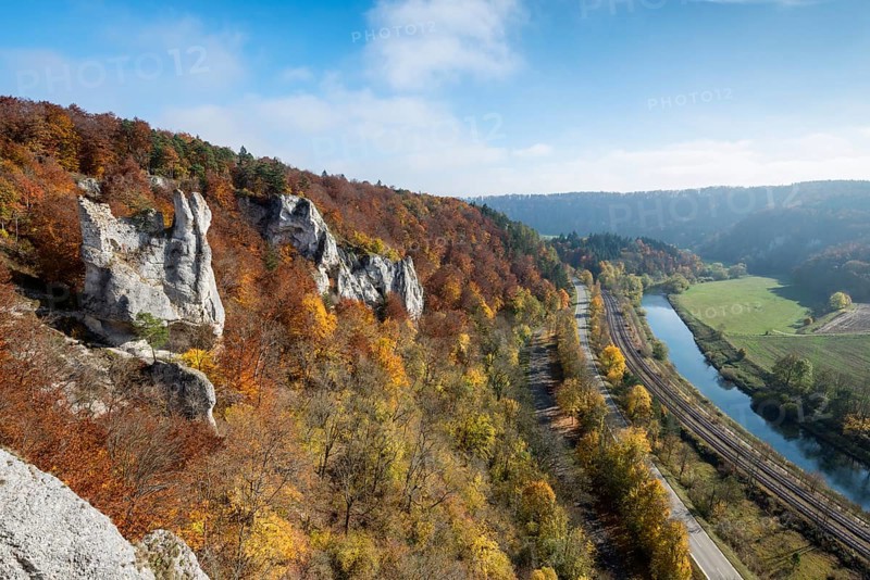 Group of rocks with the ruins of Gebrochen Gutenstein Castle