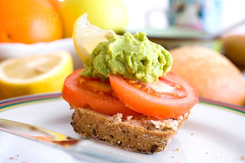 Organic wholemeal bun with a tomato and guacamole