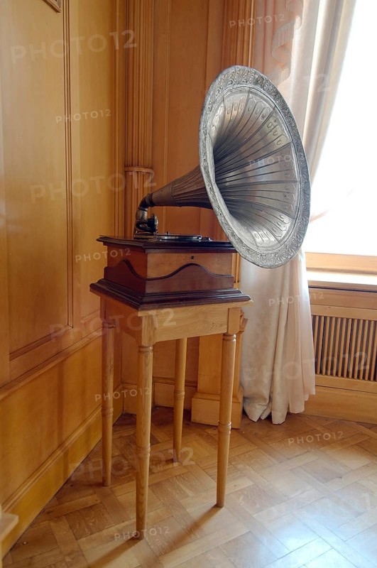Old gramophone in the music room