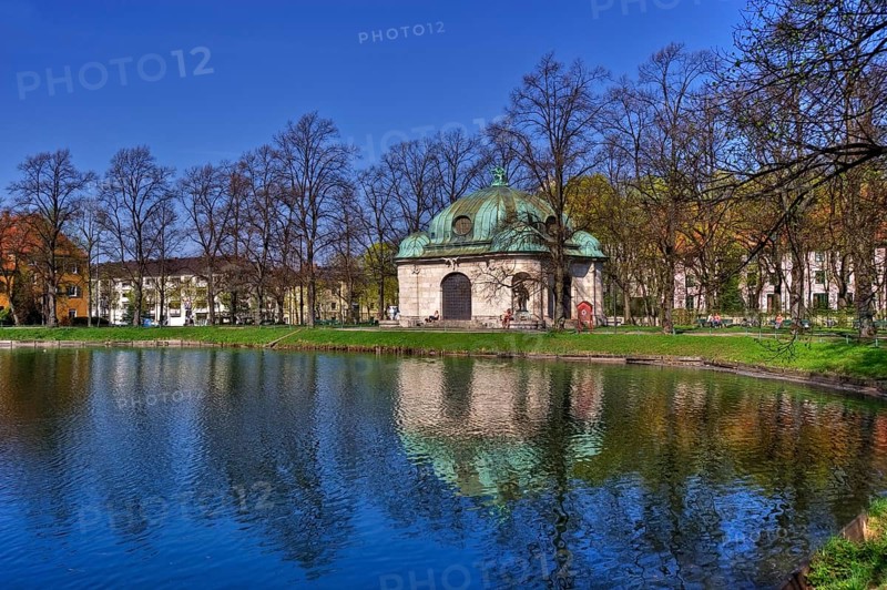 Hubertusbrunnen spring at the east end of Nymphenburg Canal