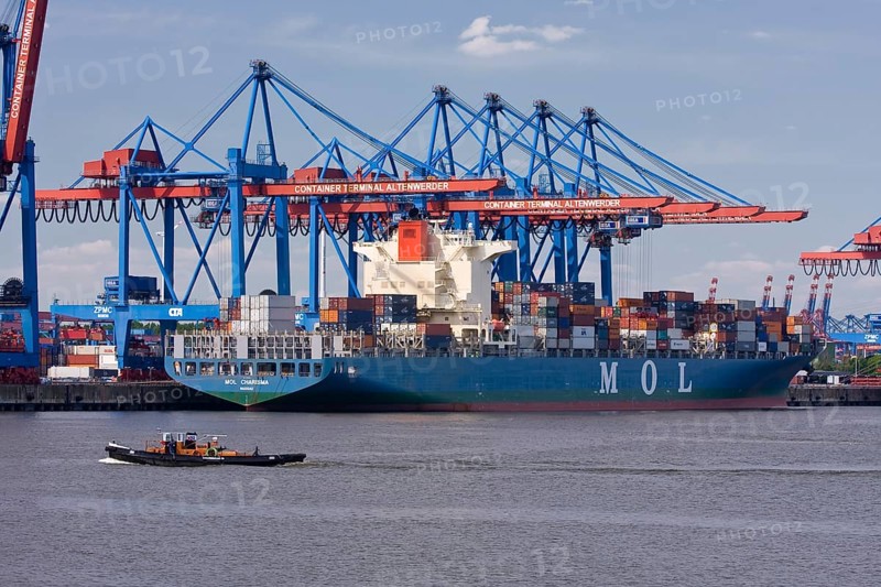 Container ship and feeder ships at the Container Terminal Altenwerder