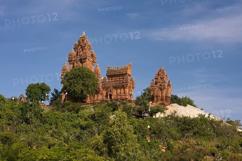 Temple towers of Pho or Po Klong Garai
