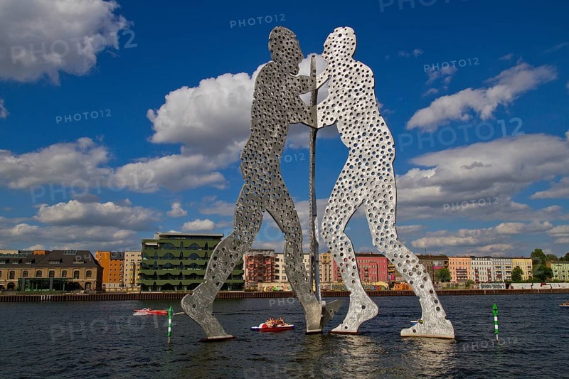 Sculpture 'Molecule Man' on the Spree River