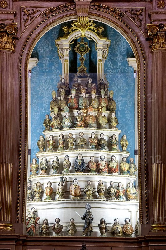 Chapel with figures and relics
