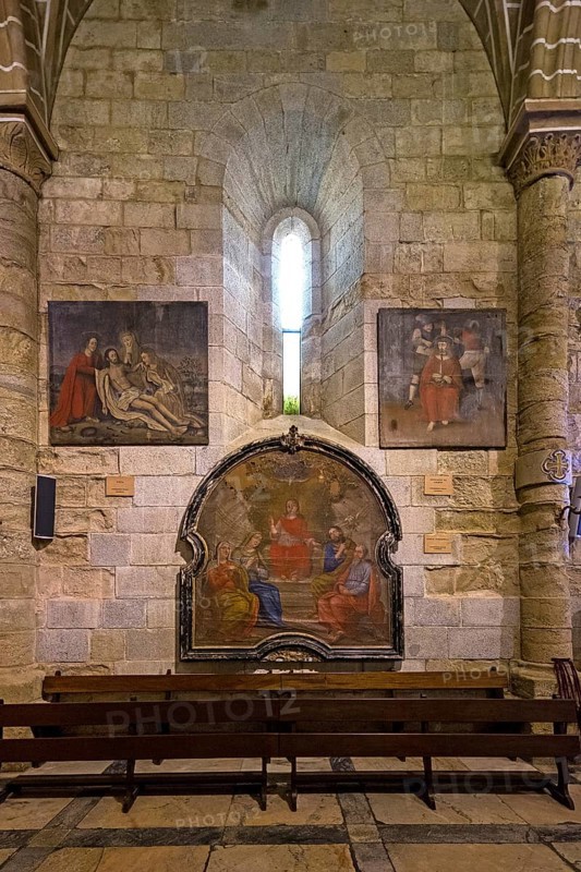 Pictures of saints in the Cathedral Basilica Se de Nossa Senhora da Assuncao