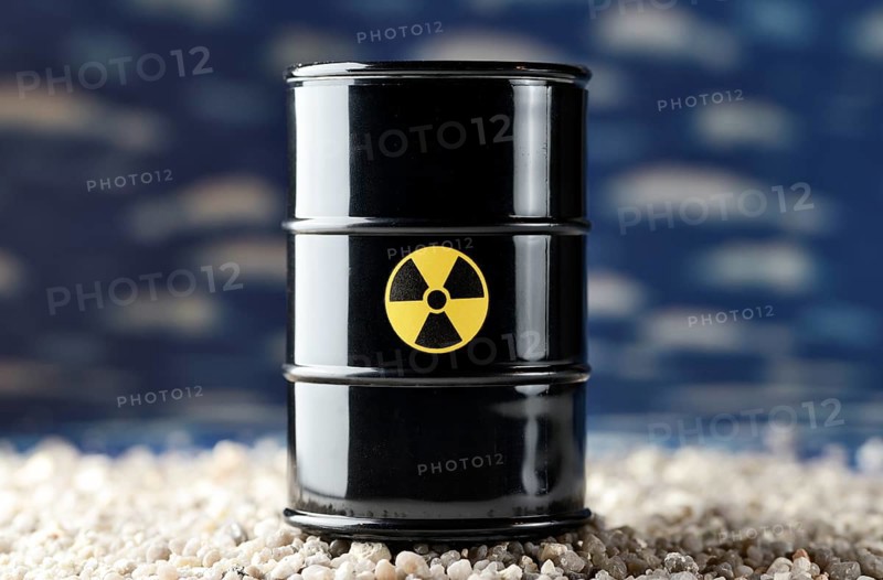 Barrel with a radiation warning symbol