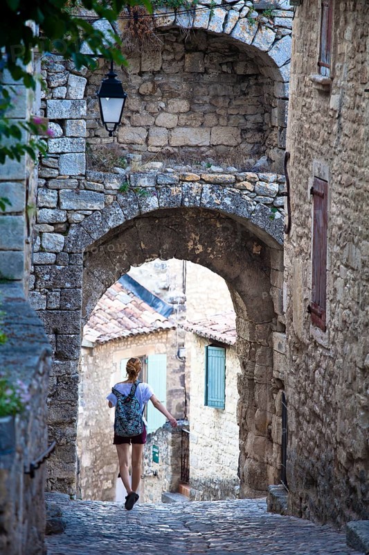 Stone arc in an alleyway