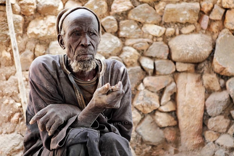 Oracle priest Mboula