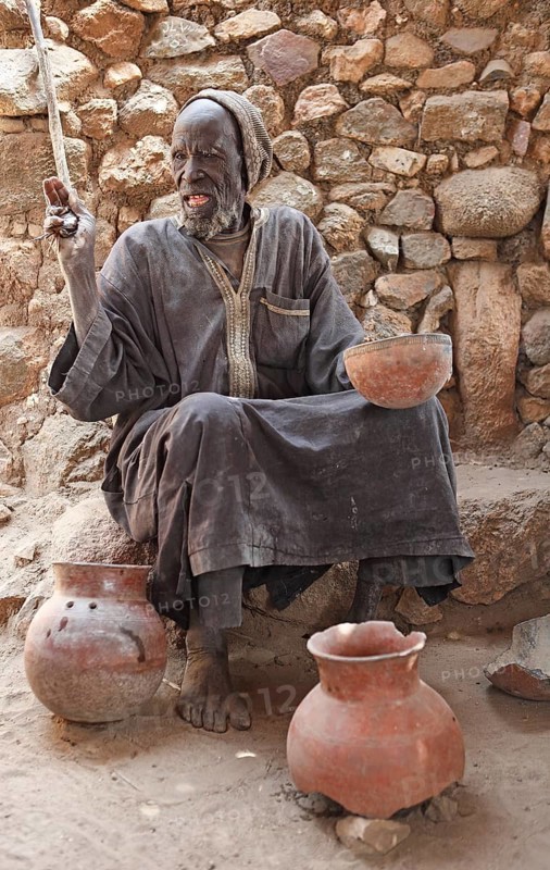 Oracle priest Mboula