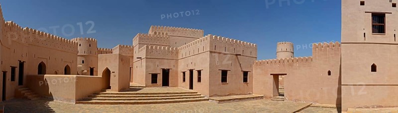 Jalan Bani Bu Hassan castle
