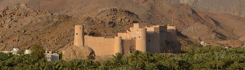 Nakhal Fort in front of the Al Hajar Mountains