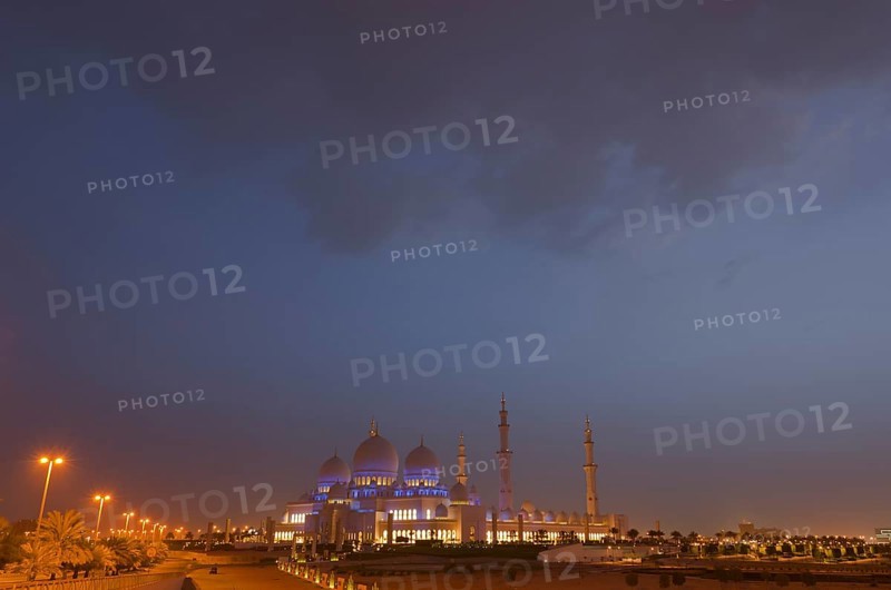 The floodlit Sheikh Zayed Grand Mosque