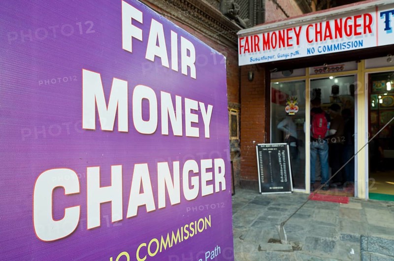 Advertisement sign of a 'fair money changer'