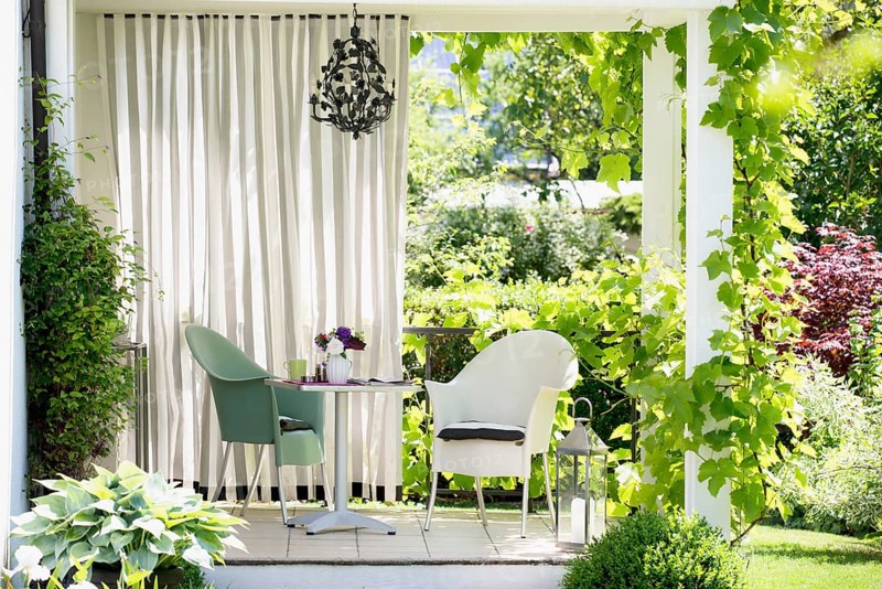 Small terrace with table and chairs