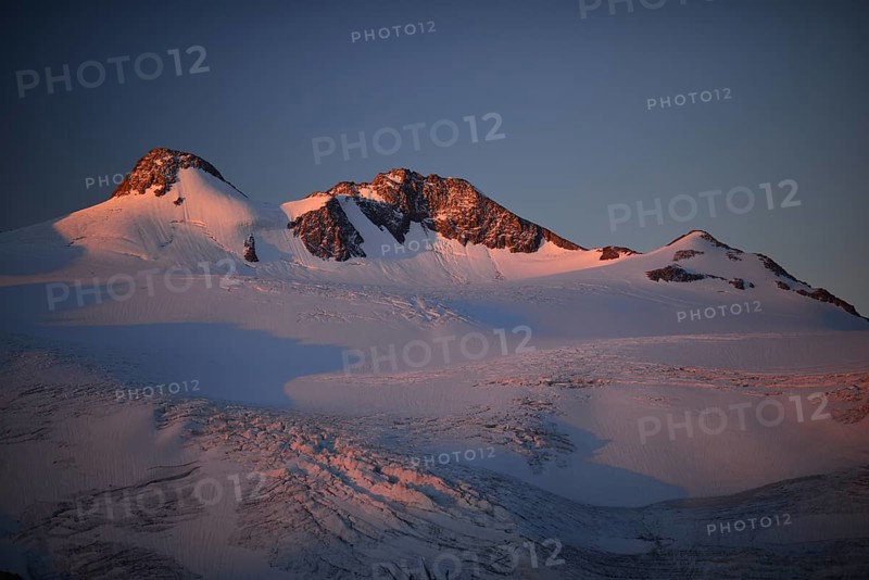 Zuckerhuetl mountain and Sulzenauferner glacier at sunrise