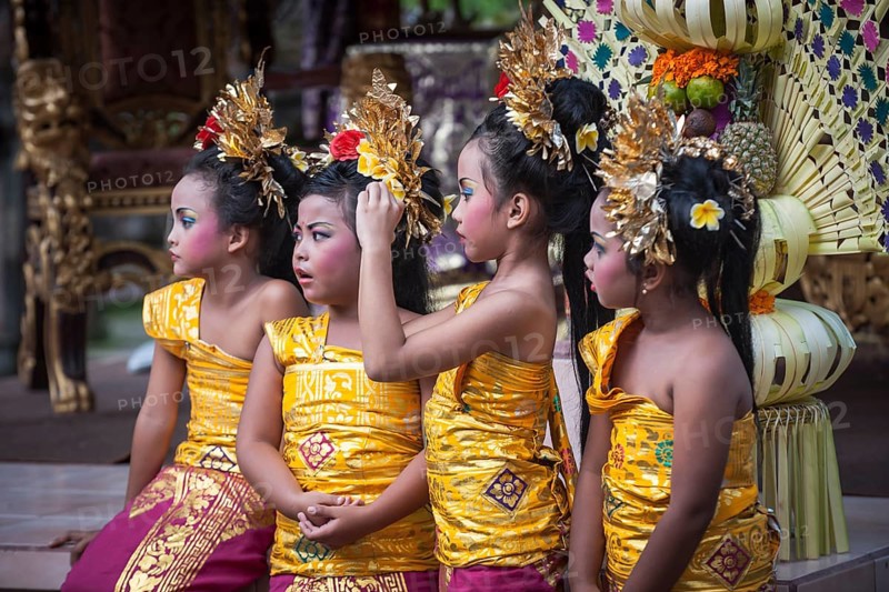 Girls at a Barong dance