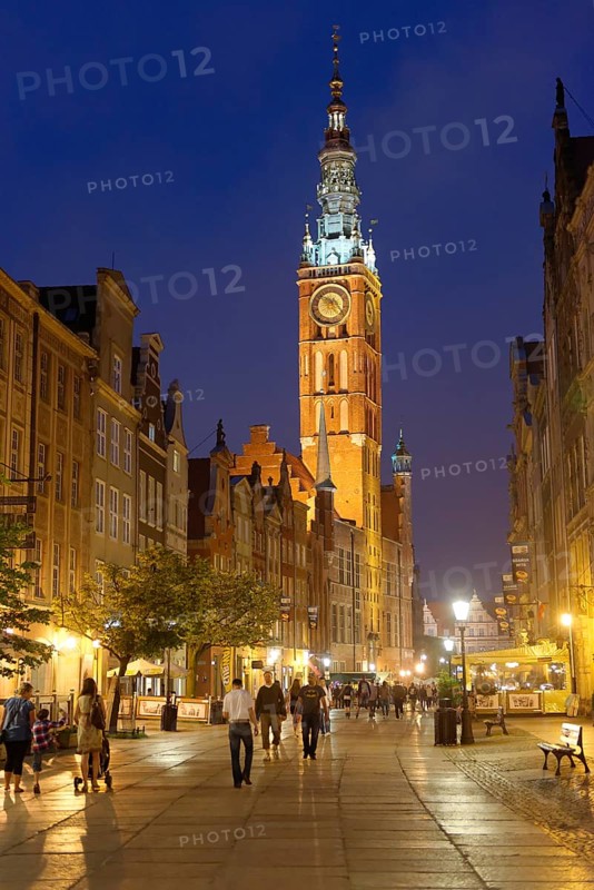 Town hall seen from Dluga Street