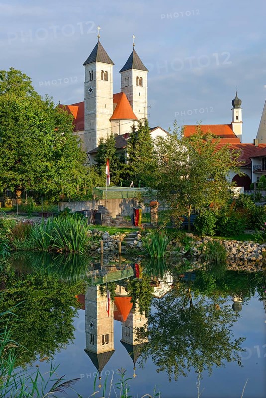 Parish Church of St. Leonhard above the Old Danube River