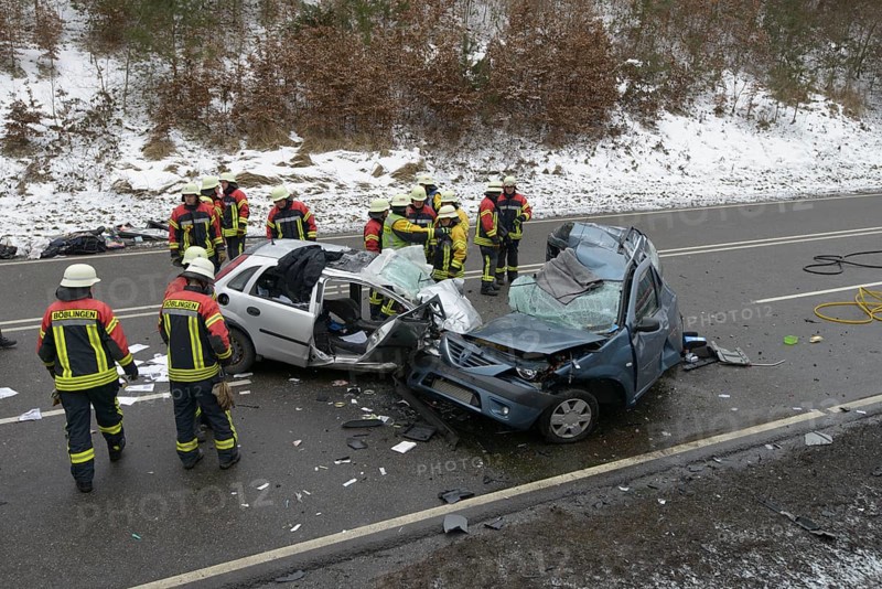 Head-on collision of a Dacia Logan with an Opel Corsa