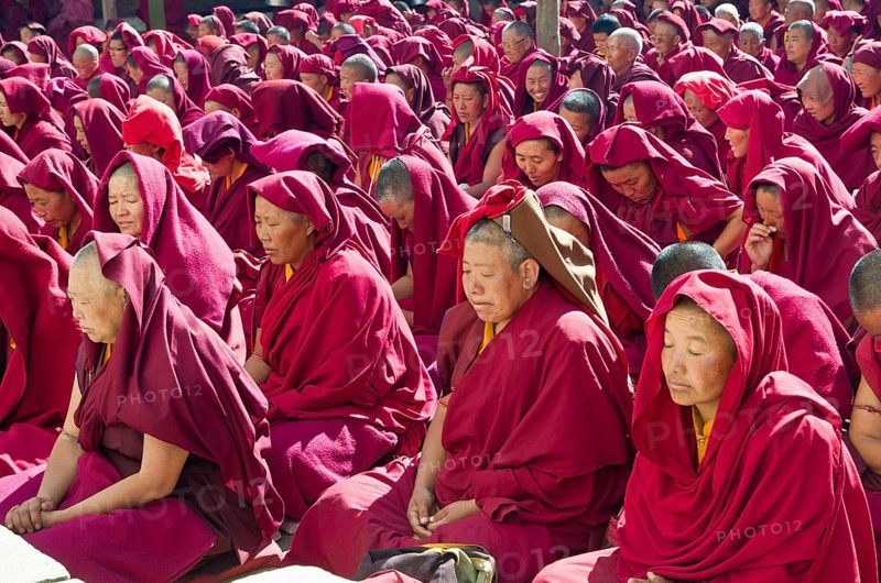 Many nuns wearing red cloths listening the teachings of Taklung Tsetru Rinpoche in the backyard of Junbesi Gompa