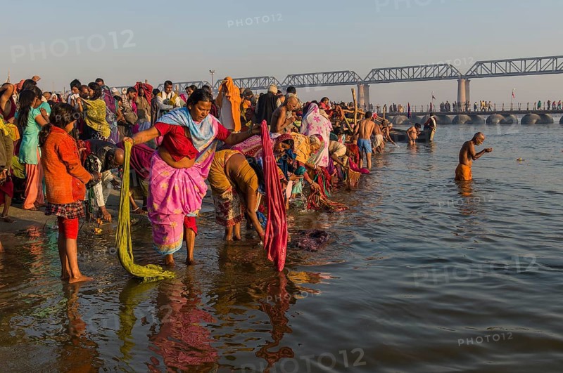 Crowds of people taking a bath in the Sangam
