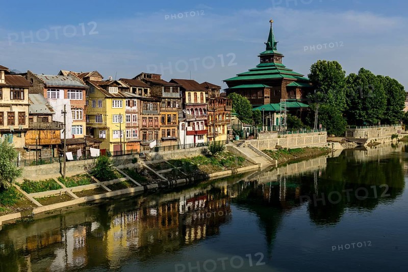 Historic houses and the Shah Hamdan Mosque or Khanqah Mosque of Shah Hamdan on Jhelum River
