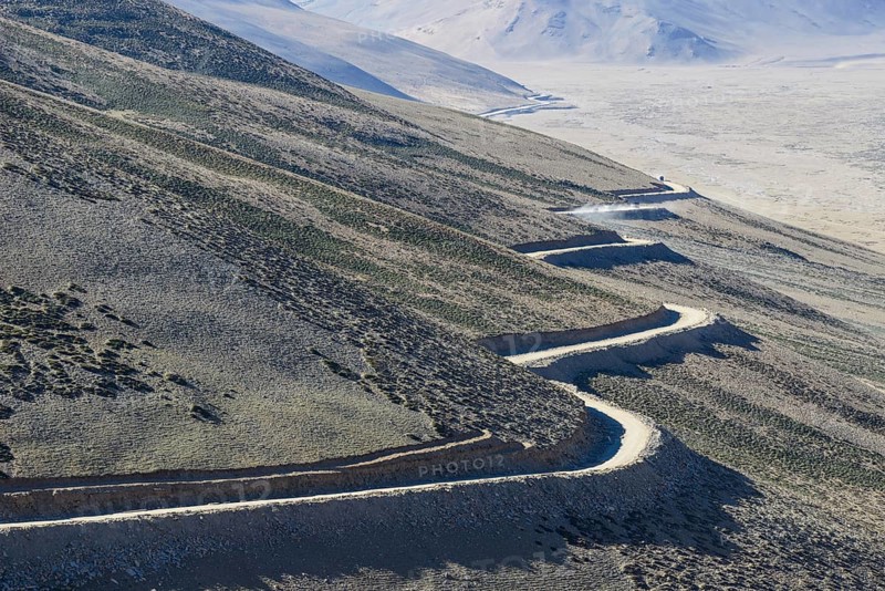 A winding road leading up to Taglang La