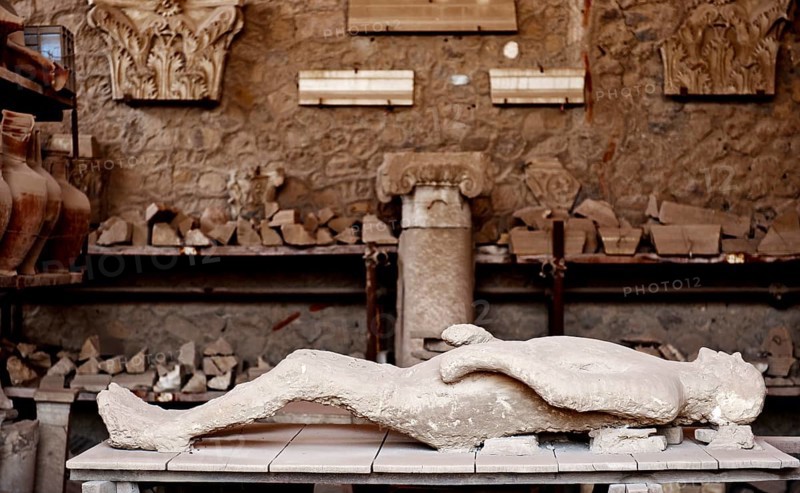 Plaster cast of a dying man