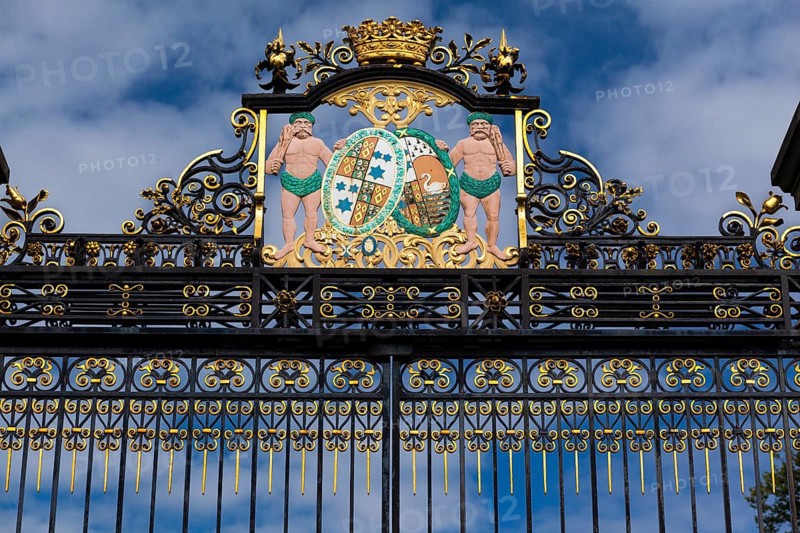 Entrance gate with a coat of arms