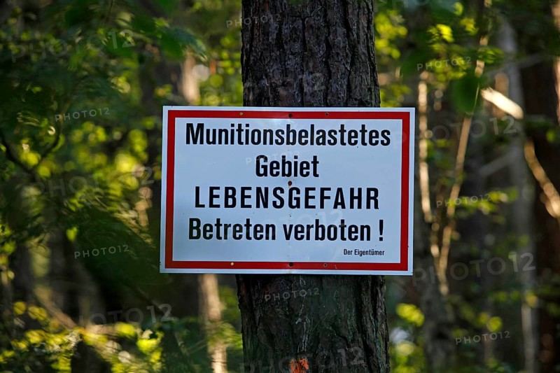 Warning sign 'Munitionsbelastetes Gebiet
