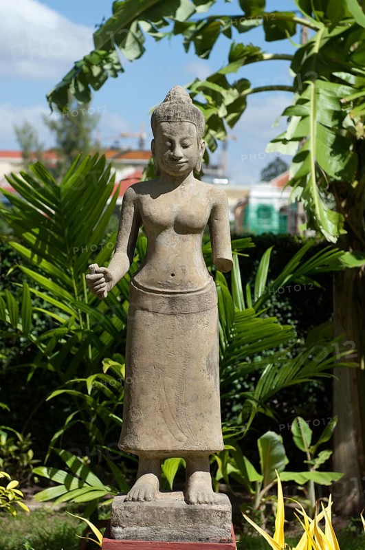 Sculpture of a Khmer woman in the court of the Cambodian National Museum