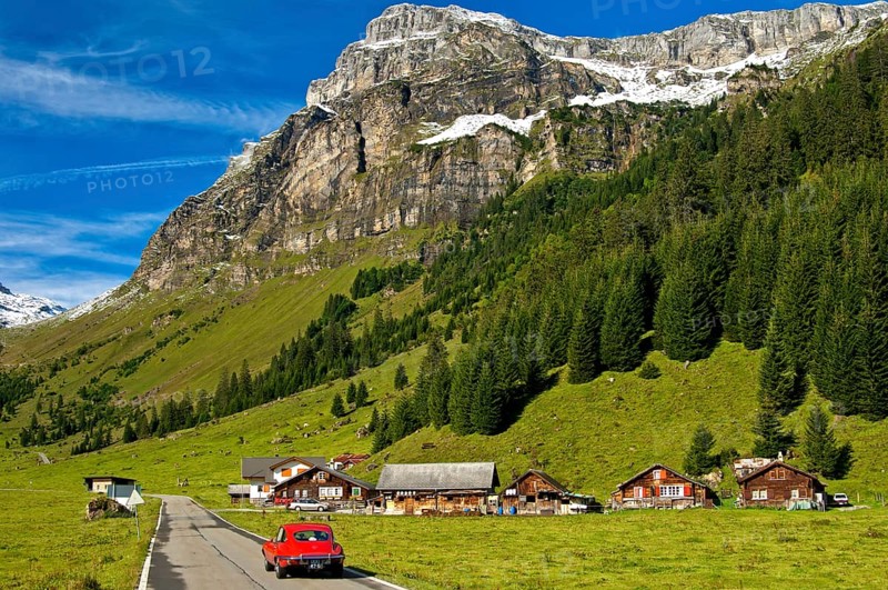 Houses and farm buildings on the Urnerboden mountain pasture