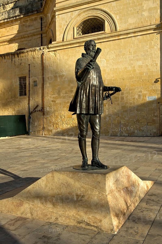 Statue of Jean de la Valette
