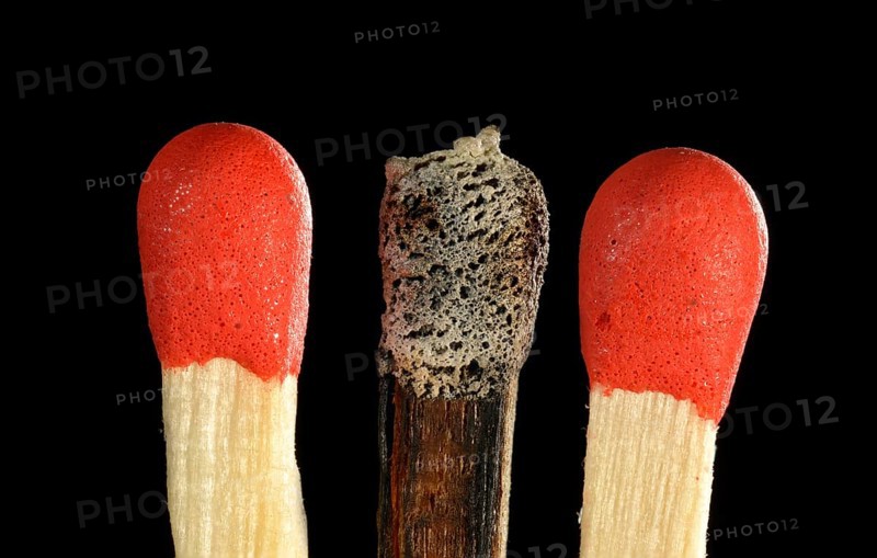 Matches with one burnt match head