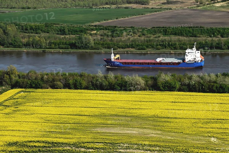 Feeder vessel Ditzum on the Kiel Canal