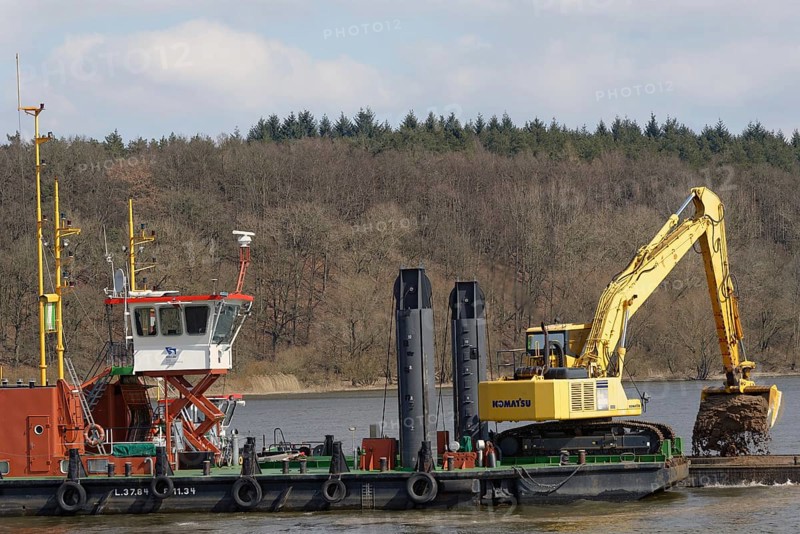 The working vessel 'Aegir' carrying a mobile backhoe