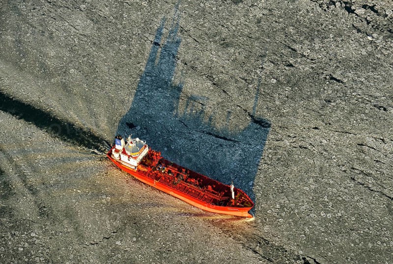 Tanker Nordstraum on the Elbe River with ice flow