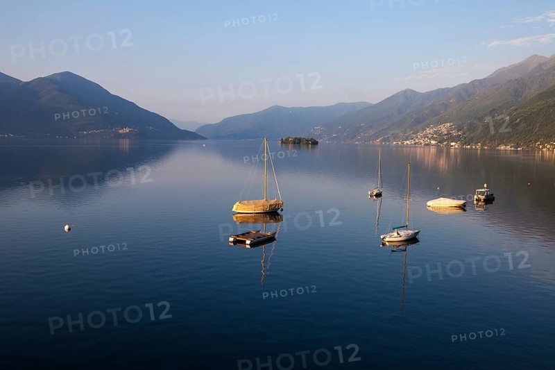 Morning mood and boats in front of the Brissago Islands