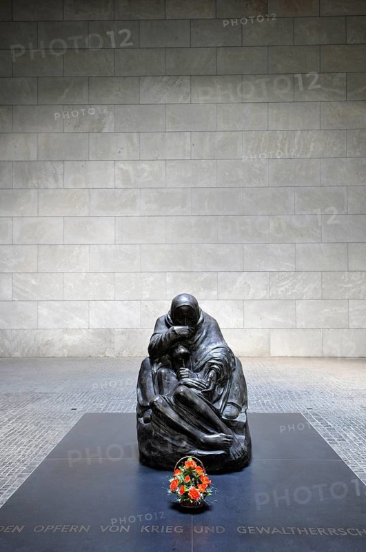 Memorial sculpture
