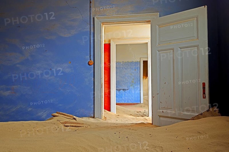 Room in a house that has been filled by desert sand