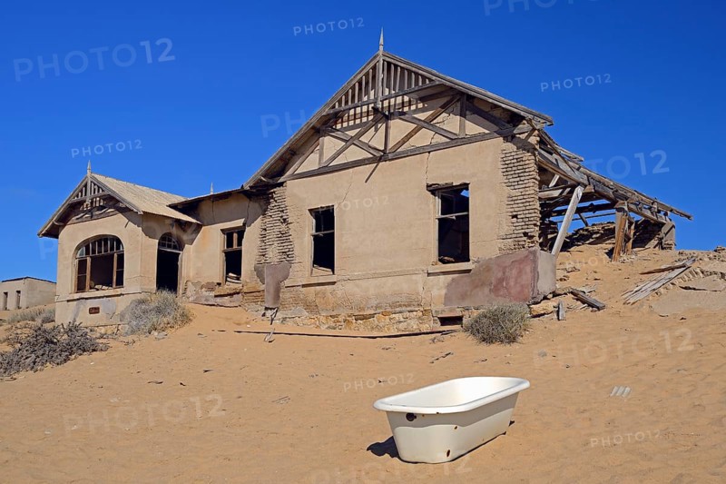 House that has been filled by desert sand