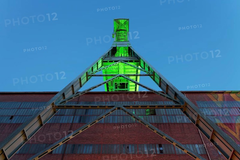 Headframe over mine shaft No. 7